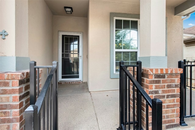 view of exterior entry featuring stucco siding