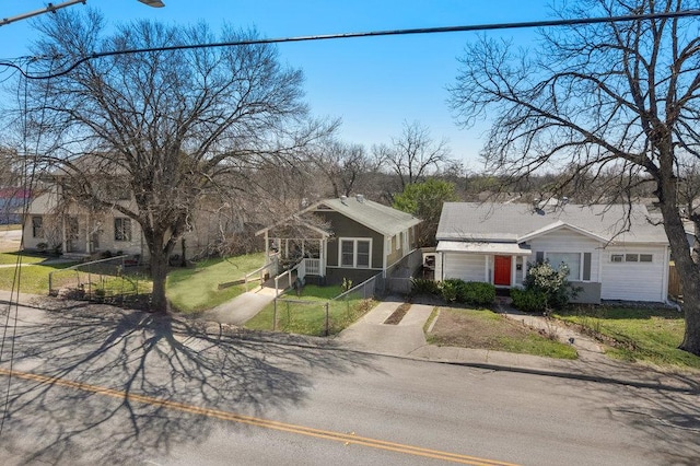 view of front facade with a front yard and a fenced front yard