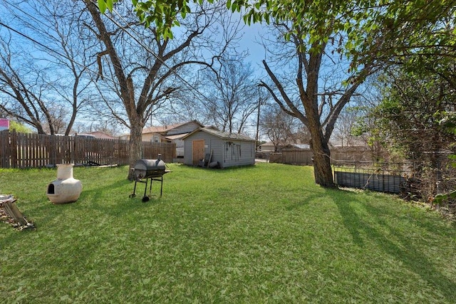 view of yard featuring an outdoor structure and a fenced backyard