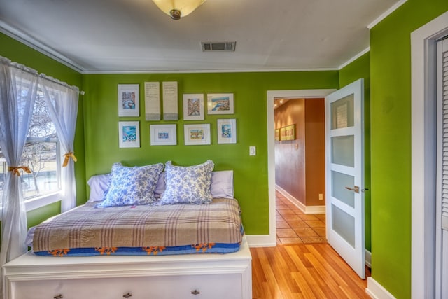 331 Grandview Dr, Horseshoe Bay, TX 78657 - bedroom with crown molding, light wood-type flooring, and baseboards