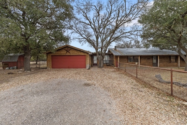 view of front facade featuring driveway