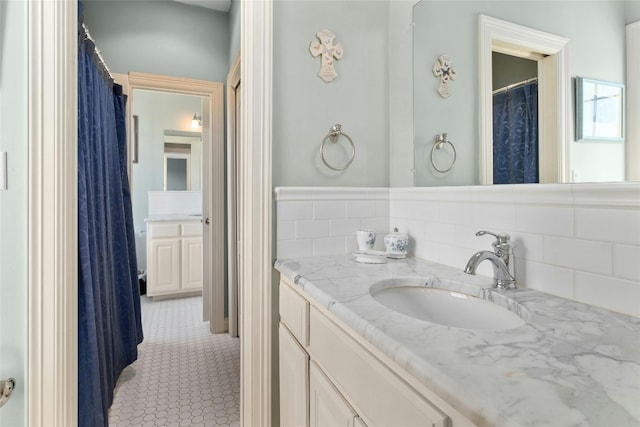 bathroom with vanity and tasteful backsplash