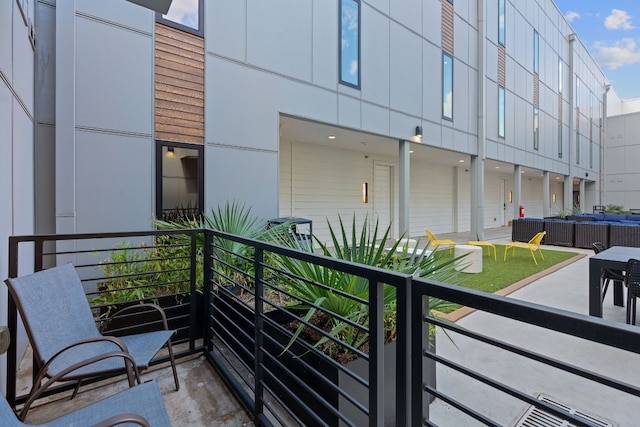 2220 Webberville Rd Unit 225, Austin, TX 78702 - balcony with an outdoor hangout area