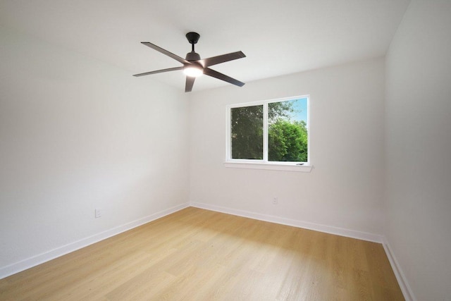 unfurnished room with light wood-style flooring, a ceiling fan, and baseboards