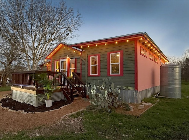 view of front facade featuring a deck and a front yard