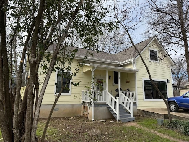 view of front of property featuring a porch