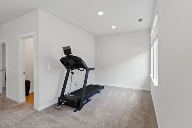 workout area featuring recessed lighting, visible vents, baseboards, and carpet flooring