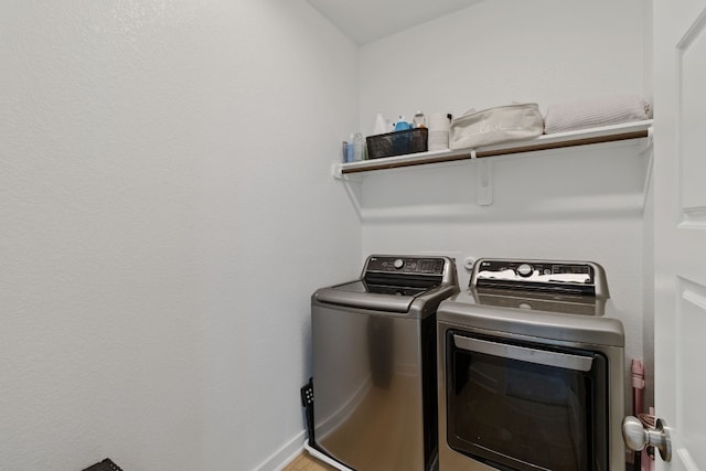 laundry area with laundry area, baseboards, and independent washer and dryer