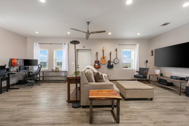 700 County Road 466, Elgin, TX 78621 - living area featuring recessed lighting, light wood-type flooring, and a ceiling fan