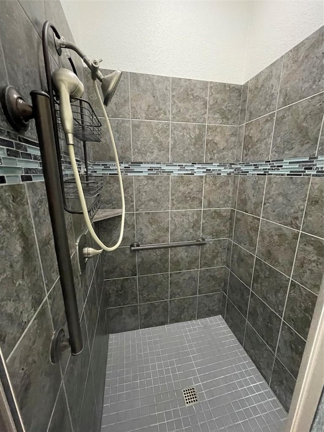 full bath featuring tiled shower