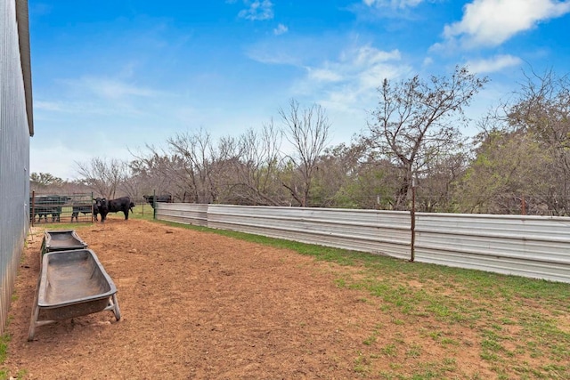 view of yard featuring a rural view