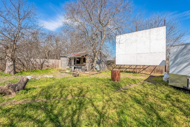 view of yard with an outbuilding and fence