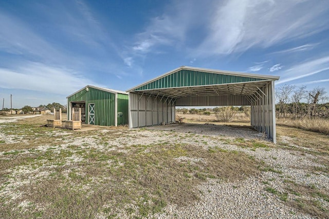 view of pole building featuring a carport