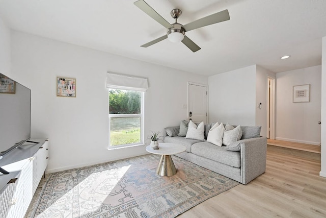 living area featuring recessed lighting, baseboards, light wood-style floors, and a ceiling fan