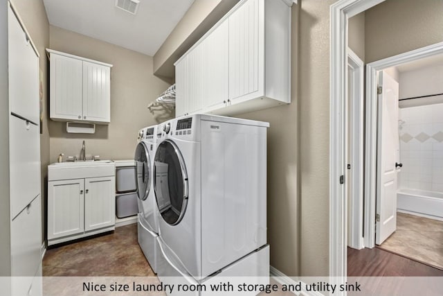 clothes washing area with cabinet space, visible vents, independent washer and dryer, and a sink