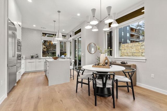 dining space featuring light wood finished floors, visible vents, recessed lighting, and baseboards