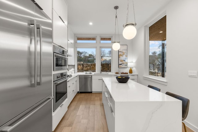 900 S 2nd St Unit 22, Austin, TX 78704 - kitchen with appliances with stainless steel finishes, modern cabinets, plenty of natural light, and recessed lighting