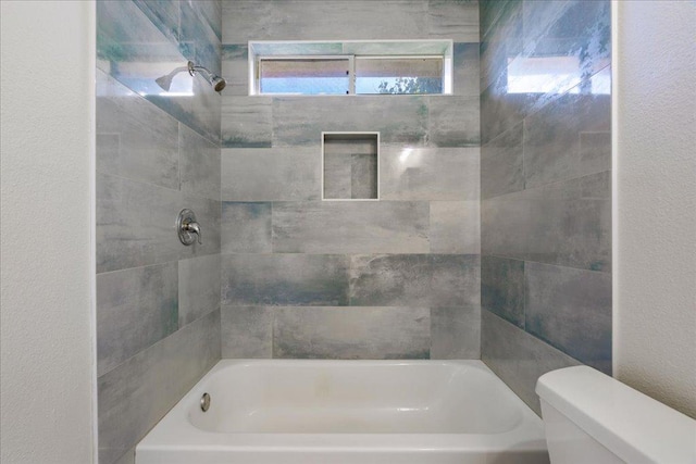 304 Watergate Way, Hutto, TX 78634 - full bath featuring toilet, shower / bathtub combination, and a textured wall