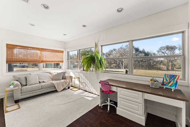 office area with dark wood-type flooring, recessed lighting, built in desk, and baseboards