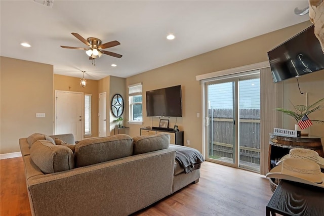 living room featuring recessed lighting, baseboards, wood finished floors, and ceiling fan