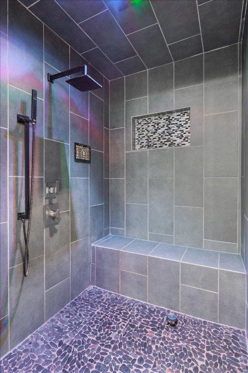 full bath featuring tiled shower