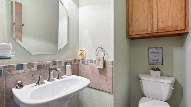 bathroom featuring toilet and a sink