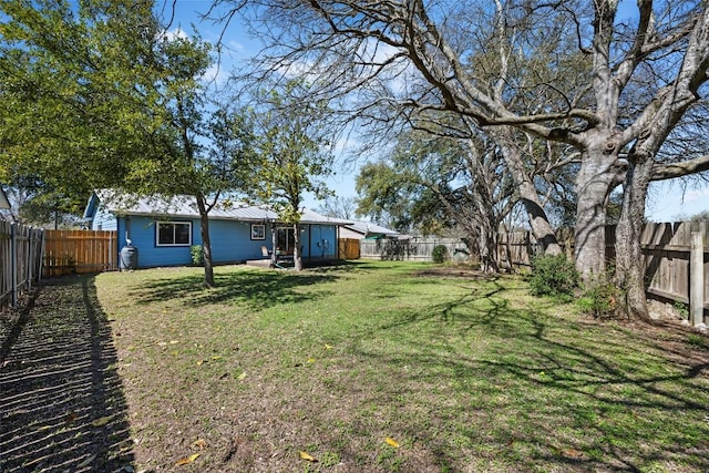 view of yard featuring a fenced backyard