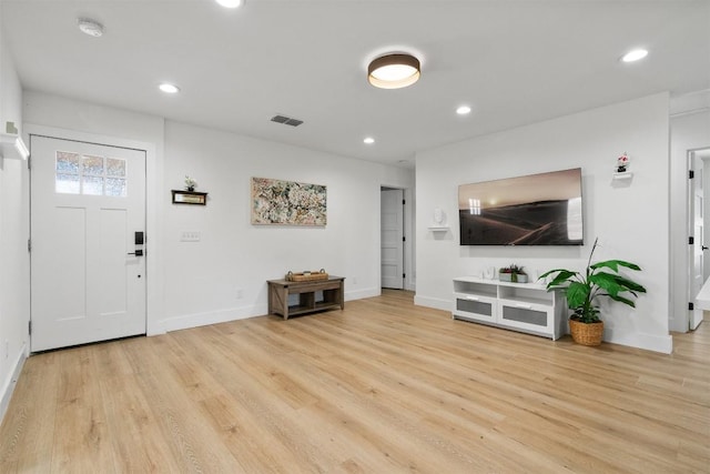 foyer featuring light wood-style flooring, recessed lighting, visible vents, and baseboards