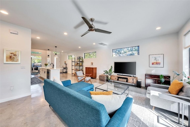 living area with visible vents, finished concrete floors, recessed lighting, baseboards, and ceiling fan