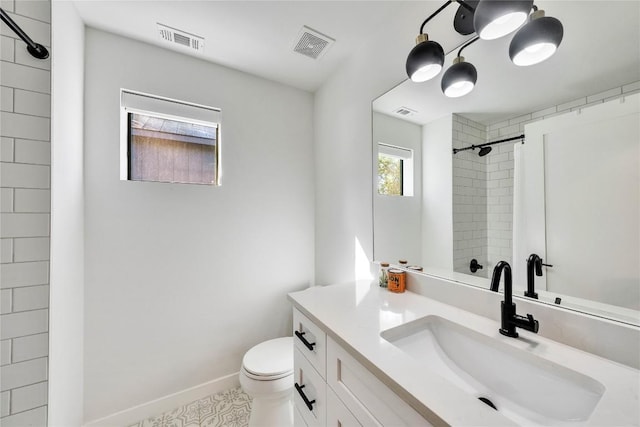 full bath with a shower, visible vents, baseboards, and toilet