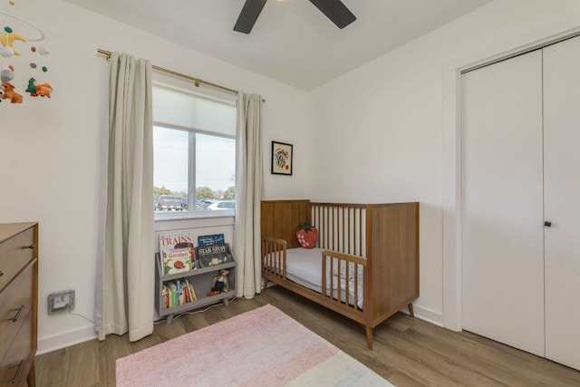 905 Turtle Creek Blvd, Austin, TX 78745 - bedroom with wood finished floors, ceiling fan, a closet, and baseboards