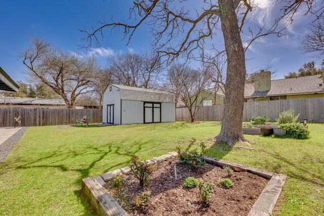 905 Turtle Creek Blvd, Austin, TX 78745 - fenced backyard featuring a vegetable garden and a storage shed