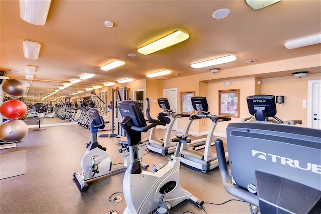 workout area with baseboards and visible vents