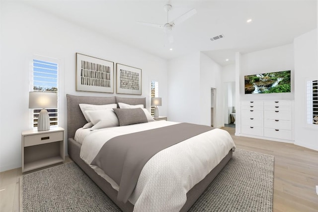 bedroom featuring recessed lighting, visible vents, light wood-style floors, and a ceiling fan