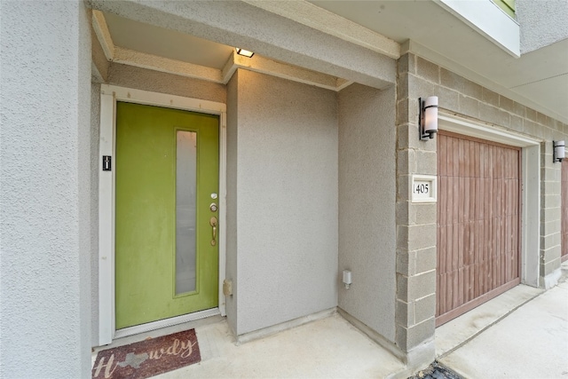 view of exterior entry with stucco siding