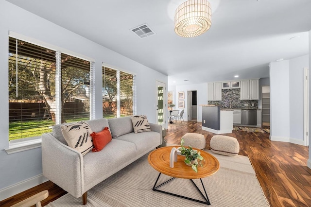 living room with visible vents, recessed lighting, baseboards, and dark wood-style flooring