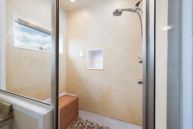 full bathroom featuring tiled shower