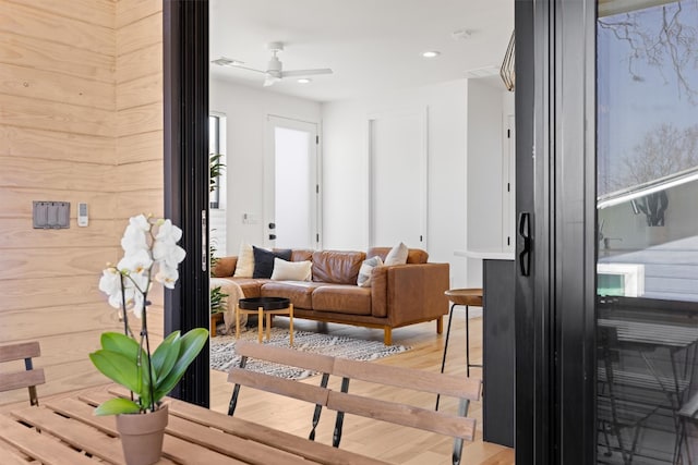 living area with recessed lighting, light wood-type flooring, and a ceiling fan