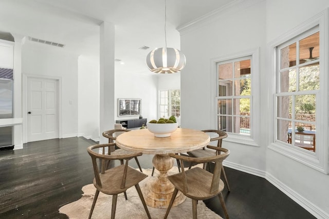 dining room featuring dark wood finished floors, visible vents, and baseboards