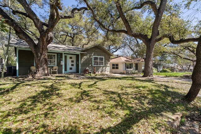 view of front of home with a front lawn