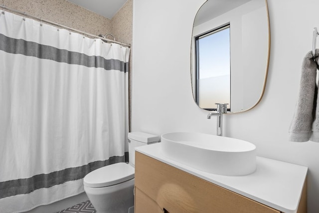 full bathroom featuring toilet, vanity, and a shower with curtain