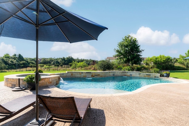 view of swimming pool with a pool with connected hot tub