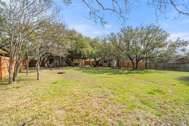 view of yard featuring a fenced backyard