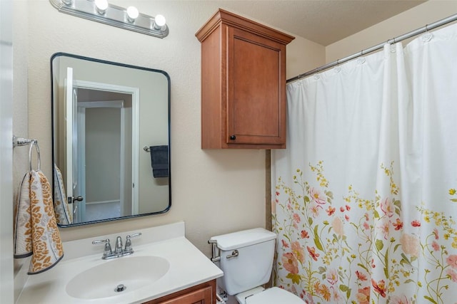 full bathroom with vanity, curtained shower, and toilet