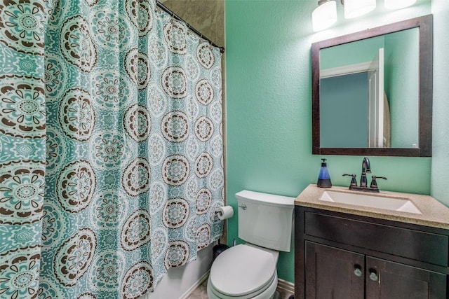 full bathroom featuring vanity, curtained shower, and toilet