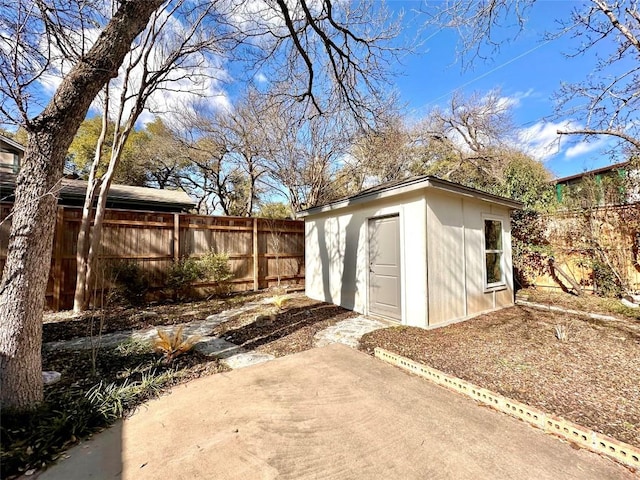 view of outdoor structure featuring an outdoor structure and fence