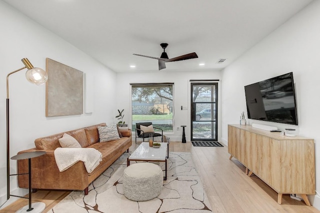 living room featuring recessed lighting, visible vents, light wood-style floors, and a ceiling fan