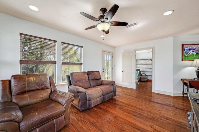 living area featuring visible vents, ceiling fan, baseboards, recessed lighting, and wood finished floors