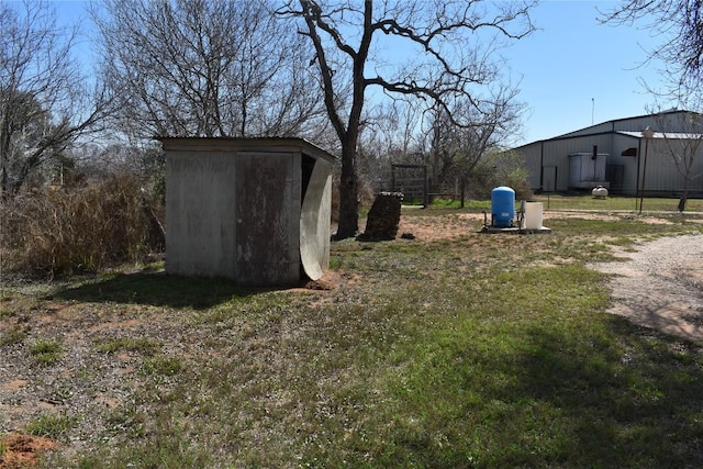 view of yard with a storage shed and an outdoor structure