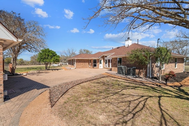 view of yard with decorative driveway